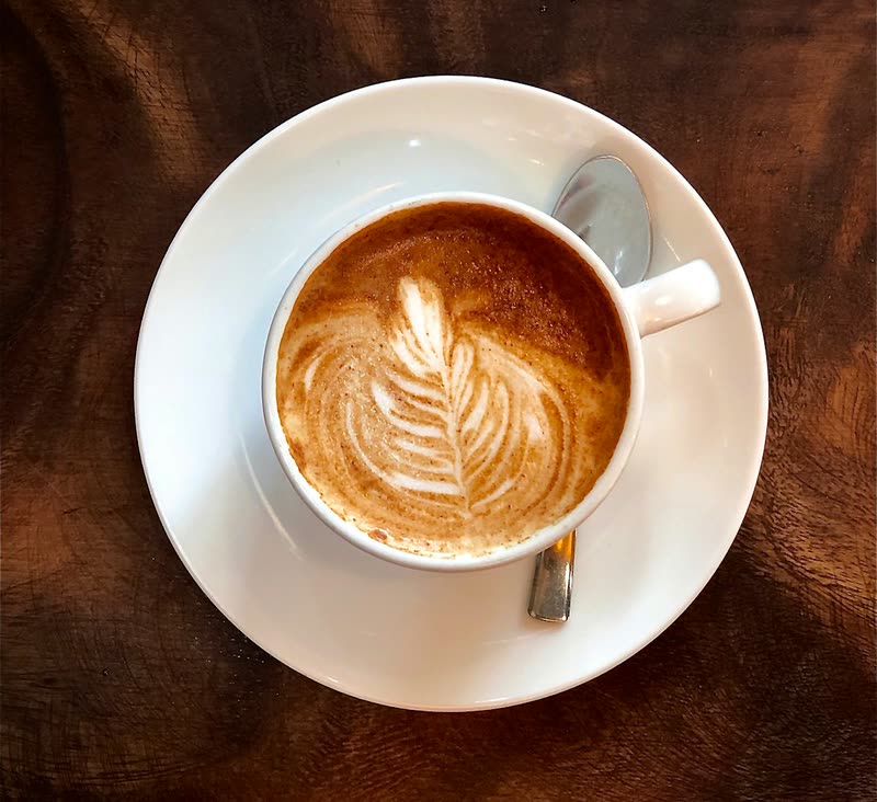 Tasse original italienischer Cappuccino mit Latte-Art